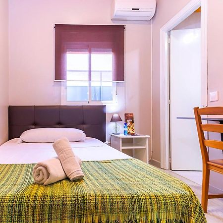 Hostal Ciudad Jardin Malaga Bagian luar foto