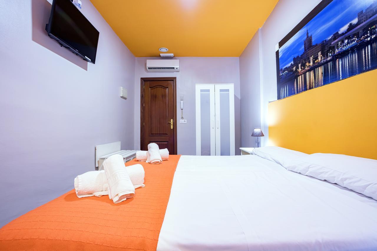 Hostal Ciudad Jardin Malaga Bagian luar foto