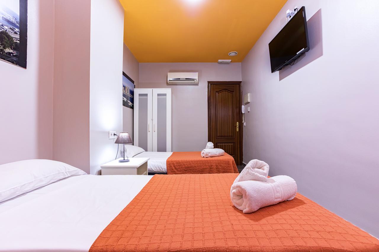 Hostal Ciudad Jardin Malaga Bagian luar foto