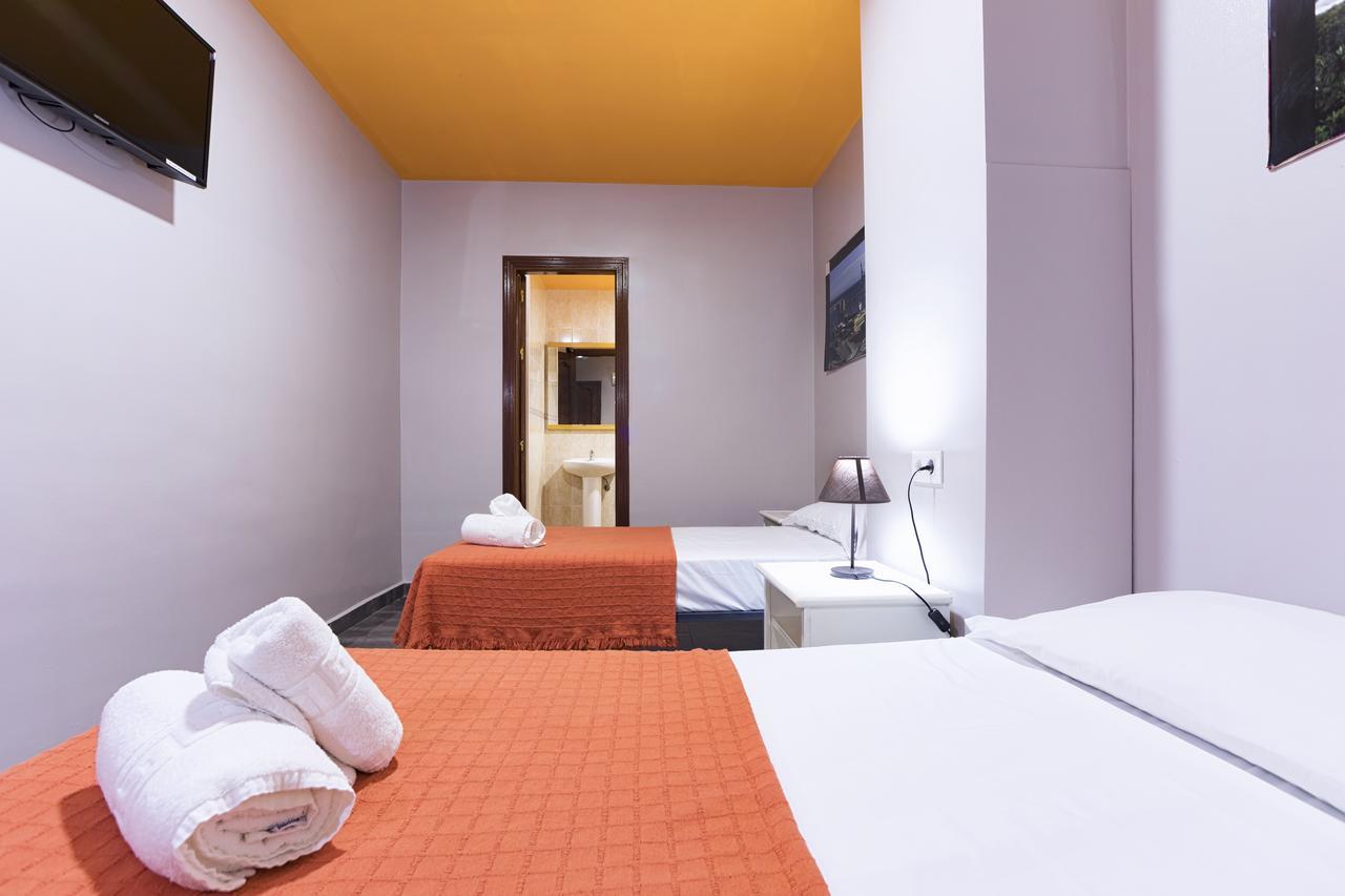 Hostal Ciudad Jardin Malaga Bagian luar foto