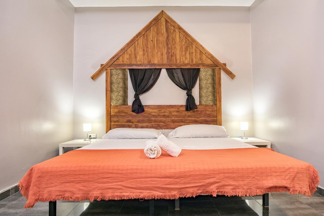 Hostal Ciudad Jardin Malaga Bagian luar foto