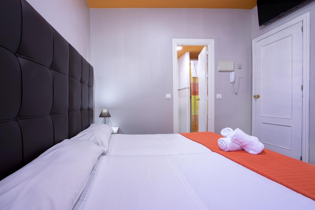 Hostal Ciudad Jardin Malaga Bagian luar foto