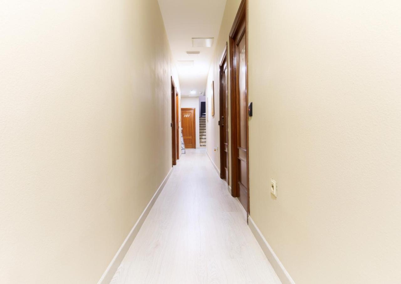 Hostal Ciudad Jardin Malaga Bagian luar foto