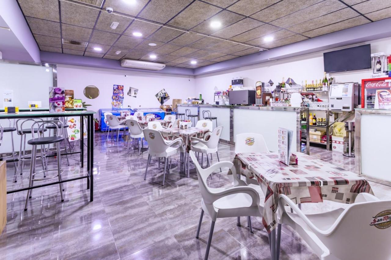 Hostal Ciudad Jardin Malaga Bagian luar foto