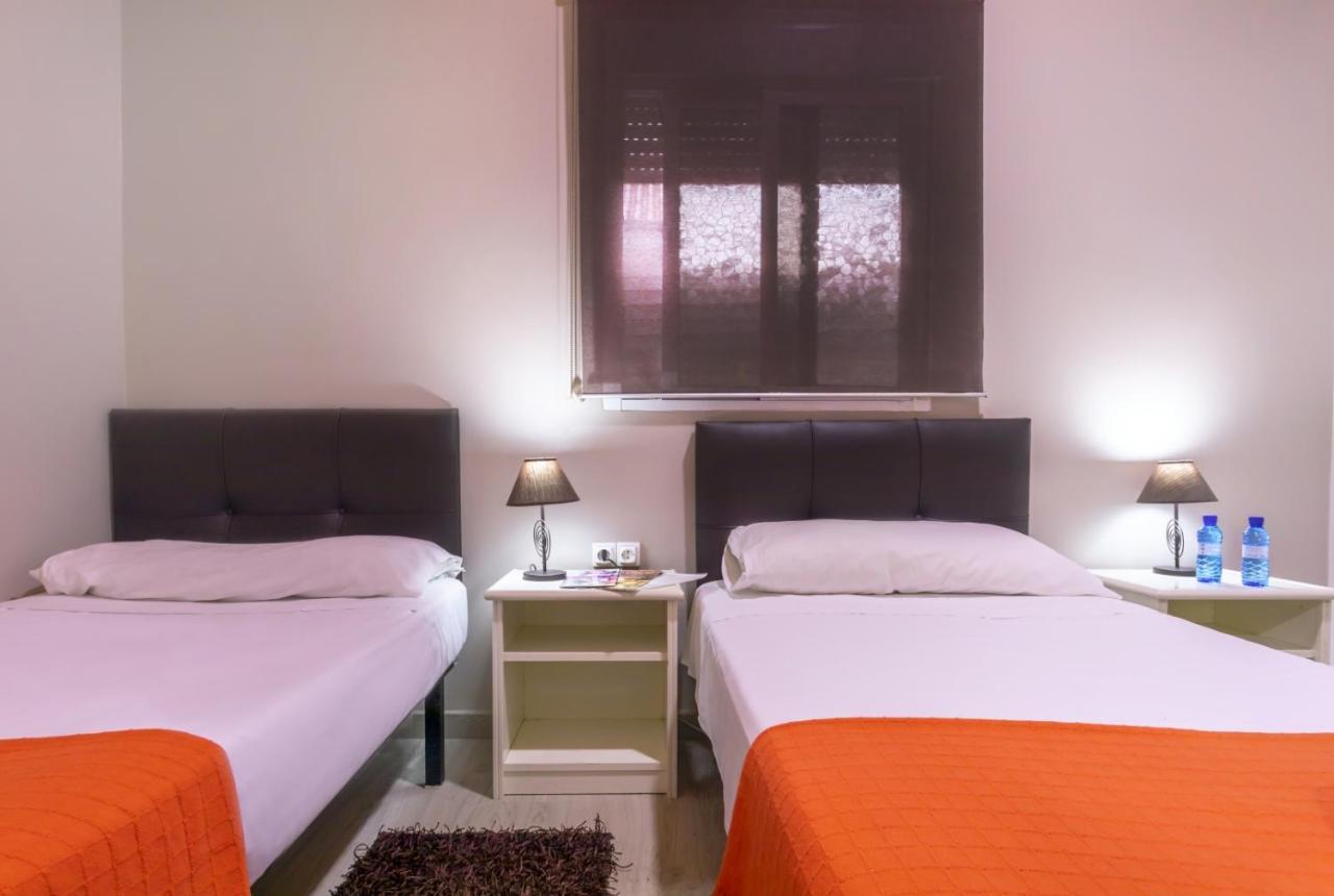 Hostal Ciudad Jardin Malaga Bagian luar foto