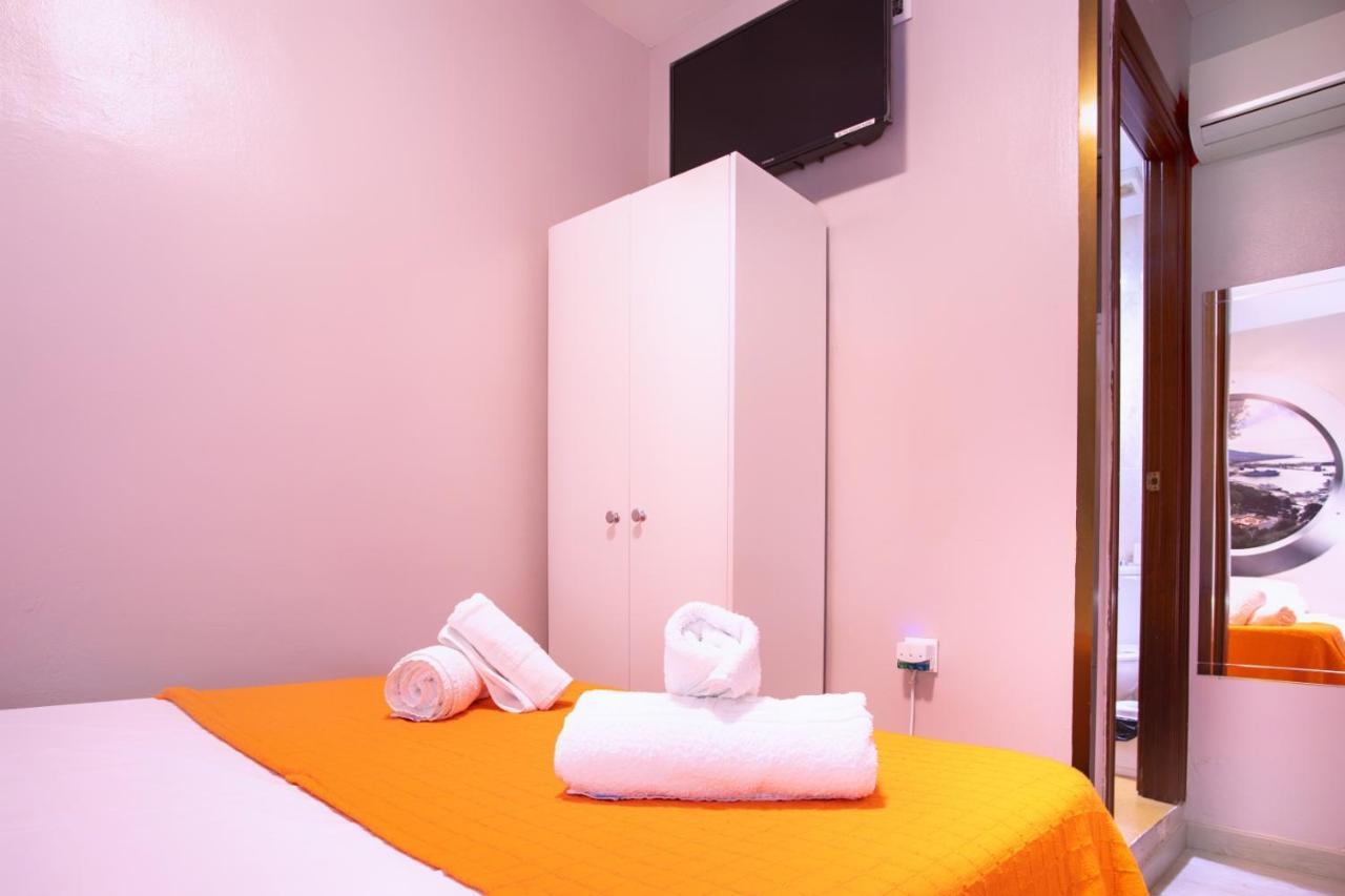 Hostal Ciudad Jardin Malaga Bagian luar foto