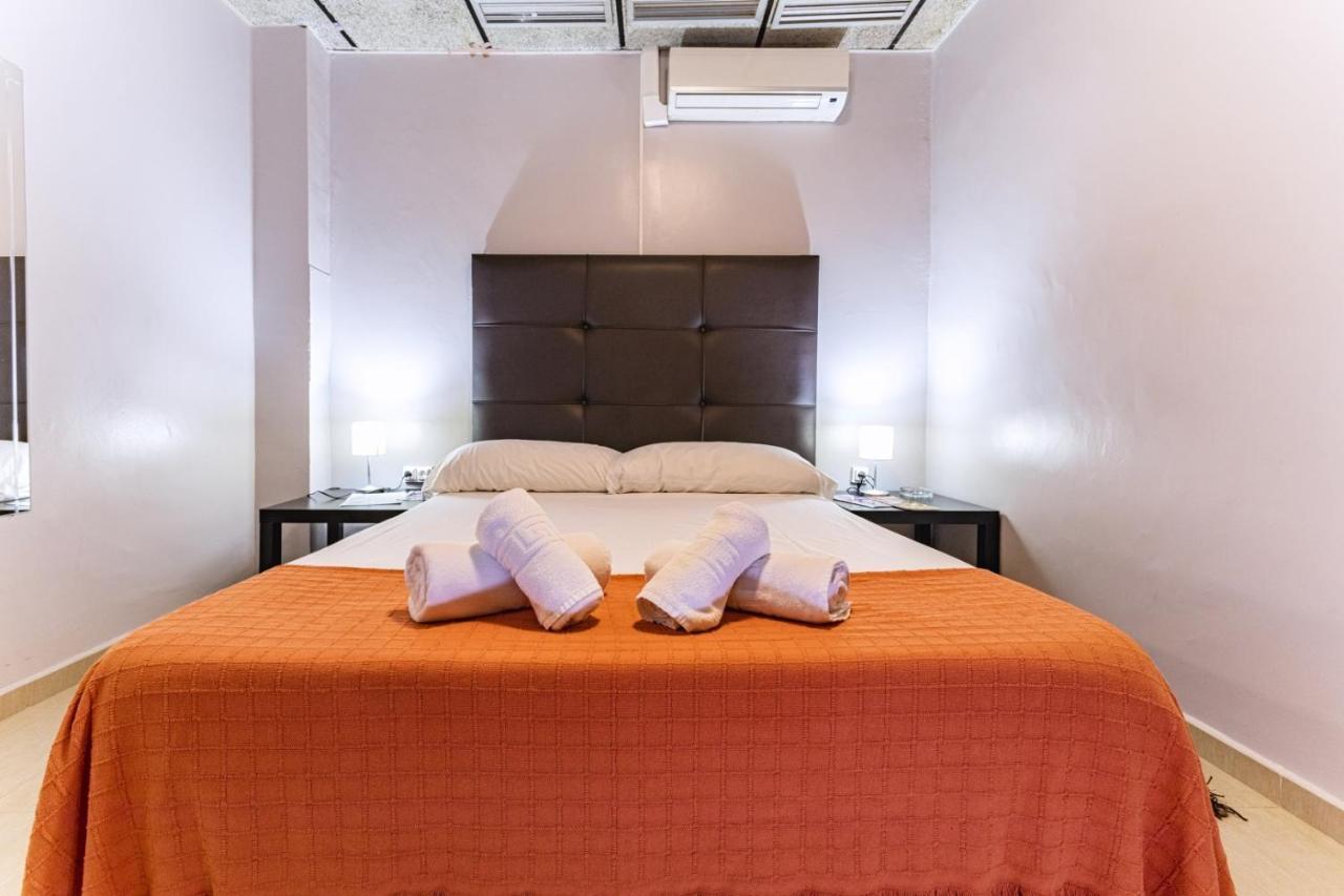 Hostal Ciudad Jardin Malaga Bagian luar foto