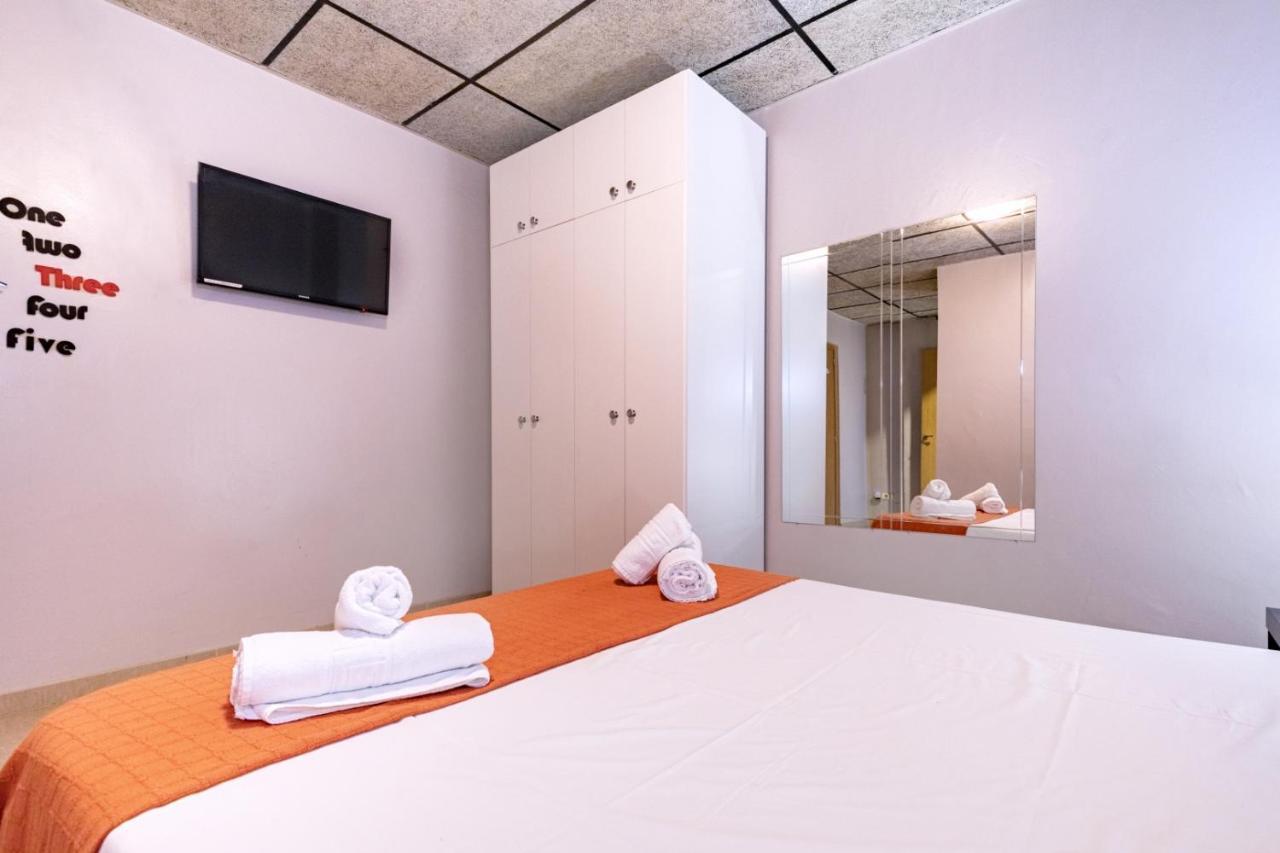 Hostal Ciudad Jardin Malaga Bagian luar foto