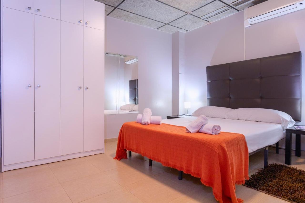 Hostal Ciudad Jardin Malaga Bagian luar foto