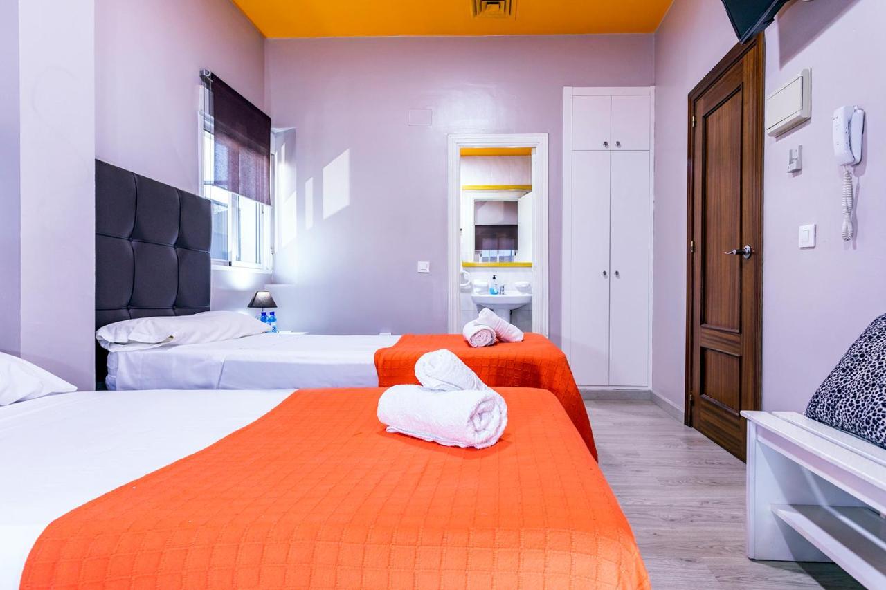 Hostal Ciudad Jardin Malaga Bagian luar foto