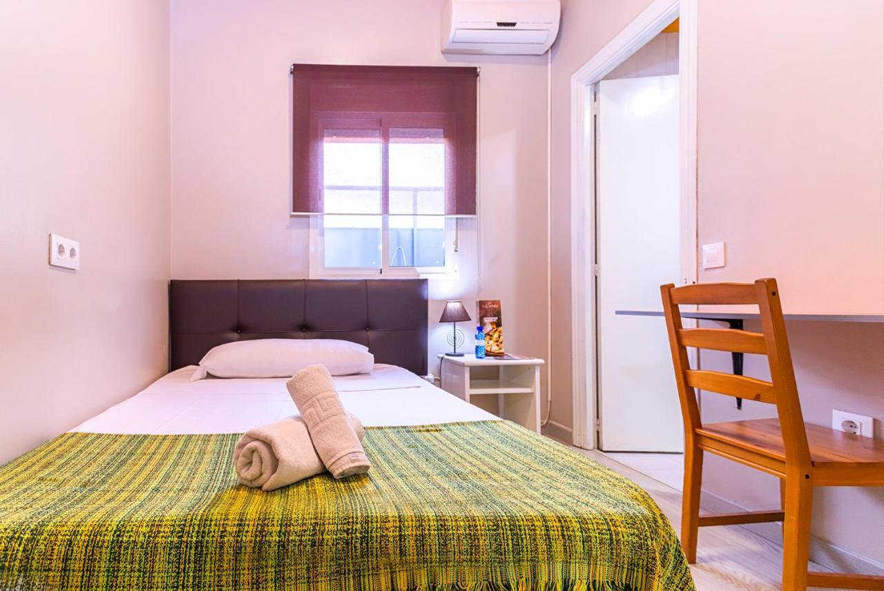 Hostal Ciudad Jardin Malaga Bagian luar foto