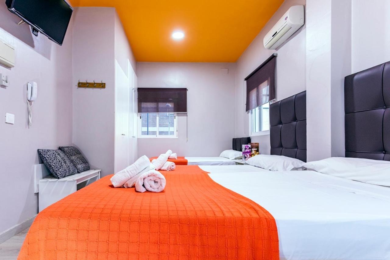 Hostal Ciudad Jardin Malaga Bagian luar foto