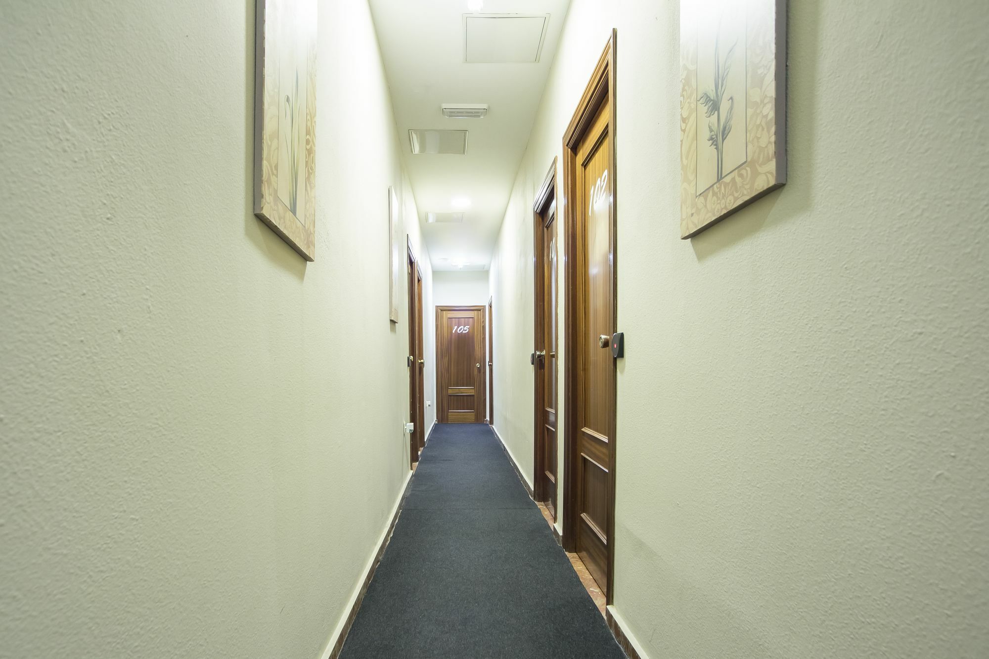 Hostal Ciudad Jardin Malaga Bagian luar foto