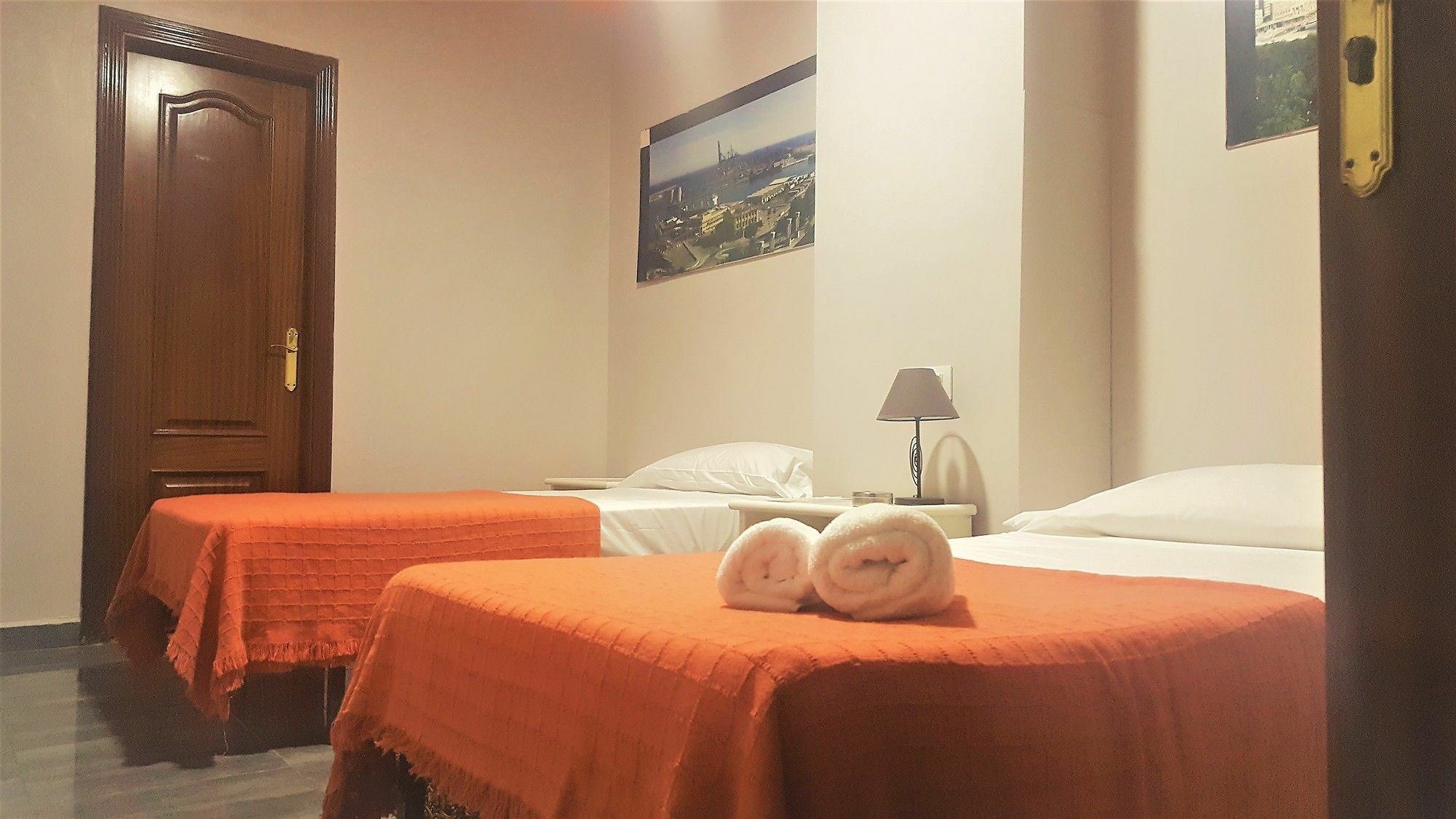 Hostal Ciudad Jardin Malaga Bagian luar foto